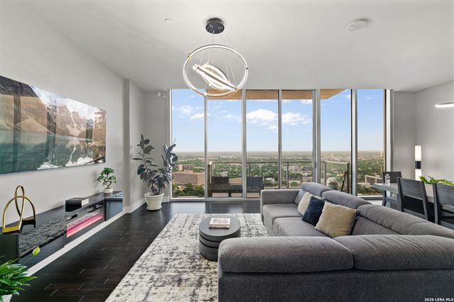 610 E Market St Unit 2605, San Antonio, TX 78205
