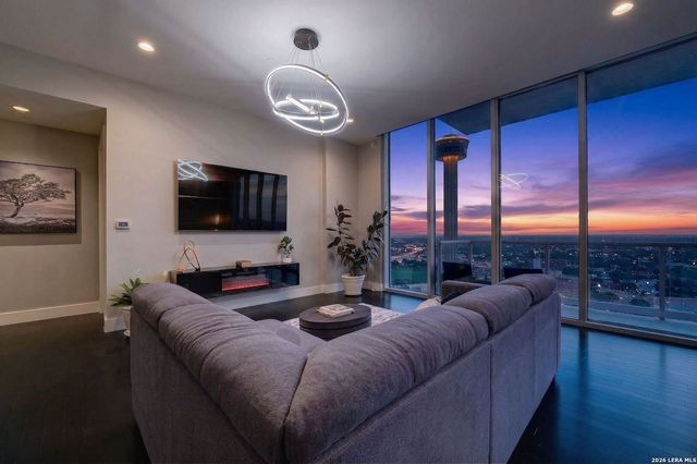 610 E Market St Unit 2605, San Antonio, TX 78205