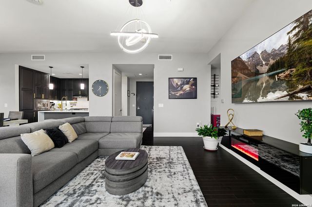 610 E Market St Unit 2605, San Antonio, TX 78205