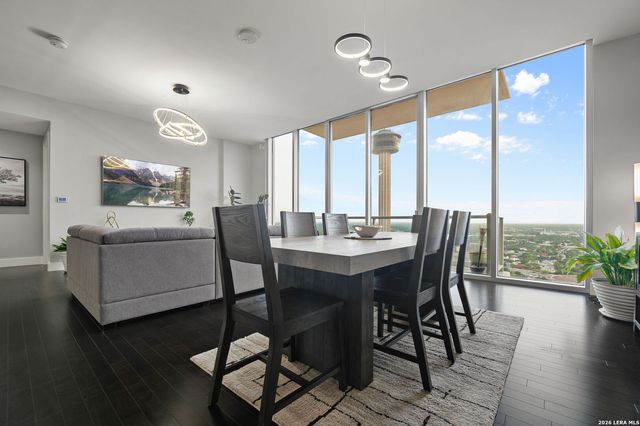 610 E Market St Unit 2605, San Antonio, TX 78205