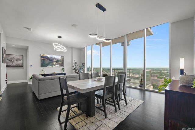 610 E Market St Unit 2605, San Antonio, TX 78205