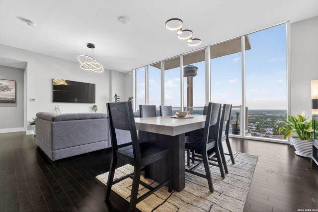 610 E Market St Unit 2605, San Antonio, TX 78205