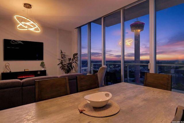 610 E Market St Unit 2605, San Antonio, TX 78205