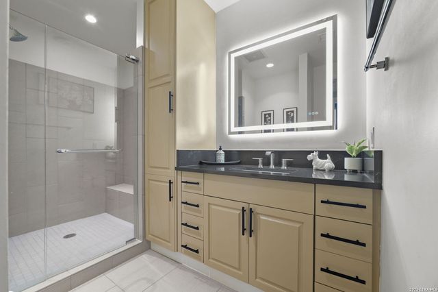 610 E Market St Unit 2605, San Antonio, TX 78205