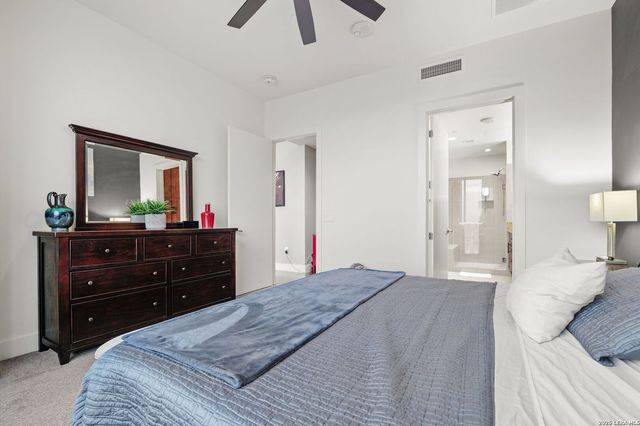 610 E Market St Unit 2605, San Antonio, TX 78205
