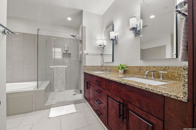 610 E Market St Unit 2605, San Antonio, TX 78205