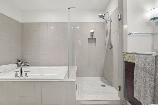 610 E Market St Unit 2605, San Antonio, TX 78205