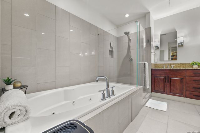 610 E Market St Unit 2605, San Antonio, TX 78205