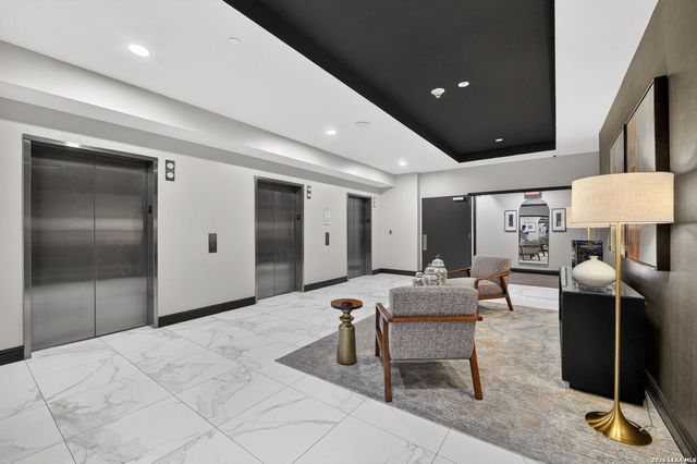 610 E Market St Unit 2605, San Antonio, TX 78205