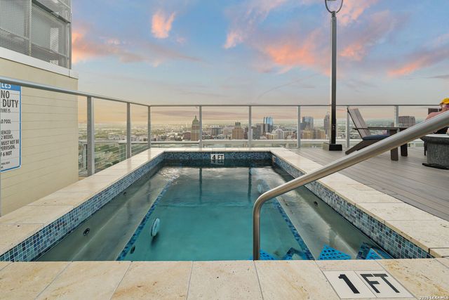 610 E Market St Unit 2605, San Antonio, TX 78205