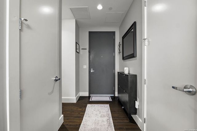 610 E Market St Unit 2605, San Antonio, TX 78205