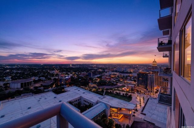 610 E Market St Unit 2605, San Antonio, TX 78205