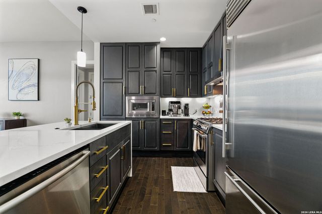 610 E Market St Unit 2605, San Antonio, TX 78205