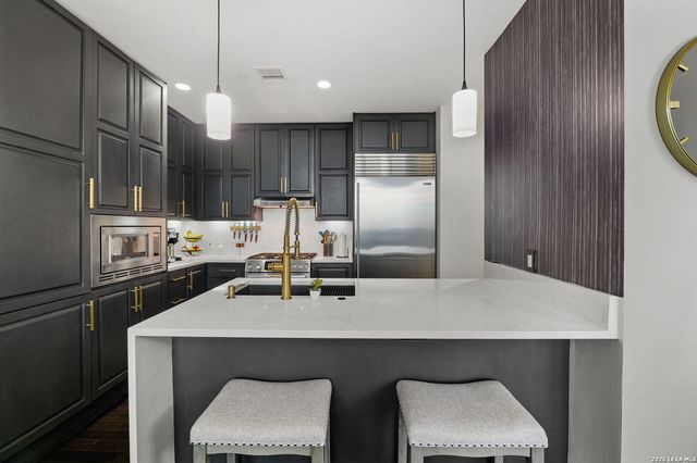 610 E Market St Unit 2605, San Antonio, TX 78205