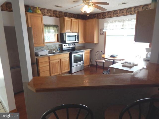 2553 WARM SPRINGS RD, Shenandoah Junction, WV 25442