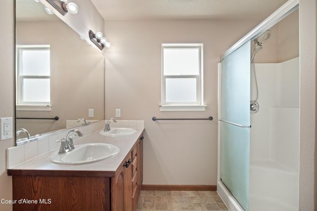 7833 N HILLIARD CT, Coeur D'alene, ID 83815