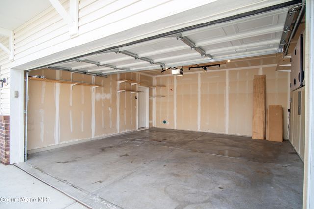 7833 N HILLIARD CT, Coeur D'alene, ID 83815
