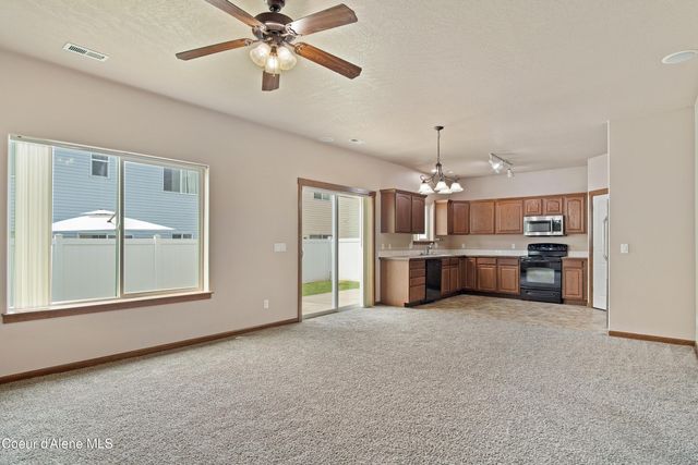 7833 N HILLIARD CT, Coeur D'alene, ID 83815