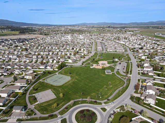 7833 N HILLIARD CT, Coeur D'alene, ID 83815