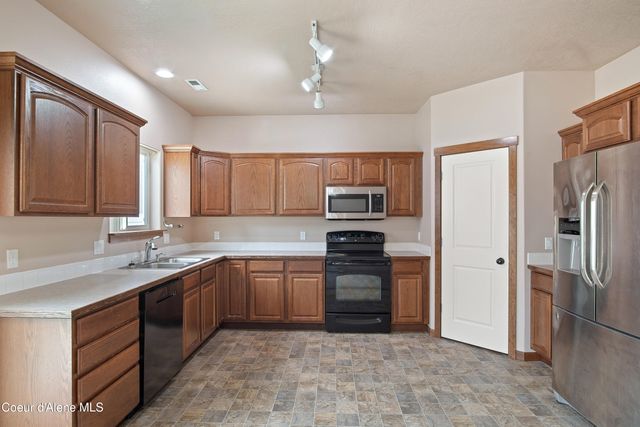 7833 N HILLIARD CT, Coeur D'alene, ID 83815