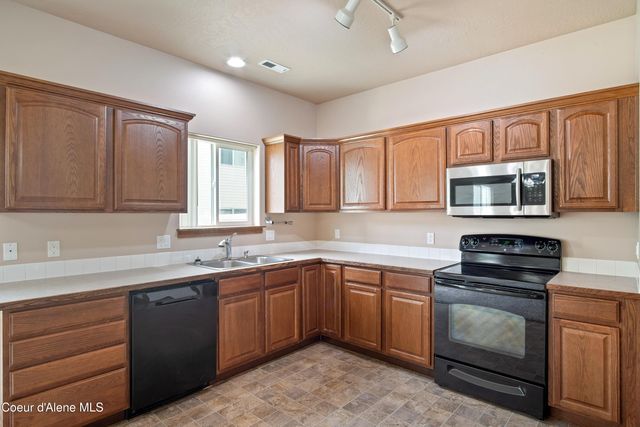 7833 N HILLIARD CT, Coeur D'alene, ID 83815