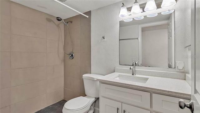 5900 22ND AVENUE N 8, St Petersburg, FL 33710
