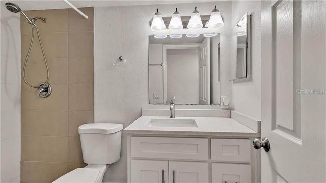5900 22ND AVENUE N 8, St Petersburg, FL 33710