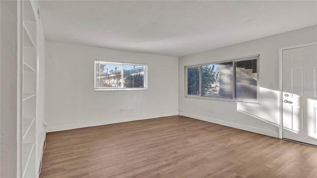 5900 22ND AVENUE N 8, St Petersburg, FL 33710