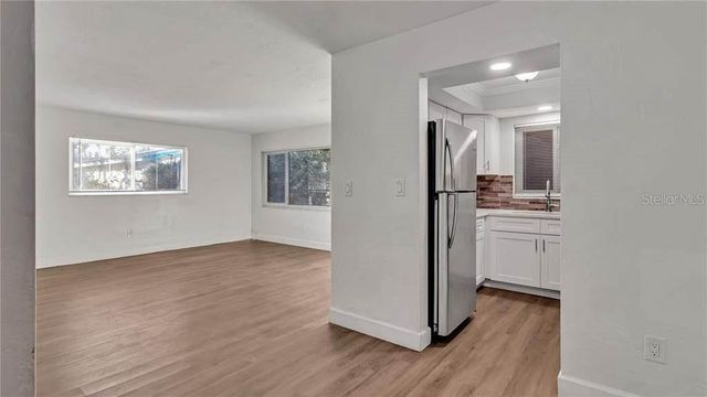 5900 22ND AVENUE N 8, St Petersburg, FL 33710