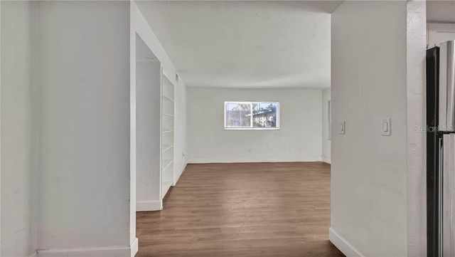 5900 22ND AVENUE N 8, St Petersburg, FL 33710