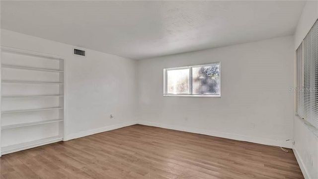 5900 22ND AVENUE N 8, St Petersburg, FL 33710