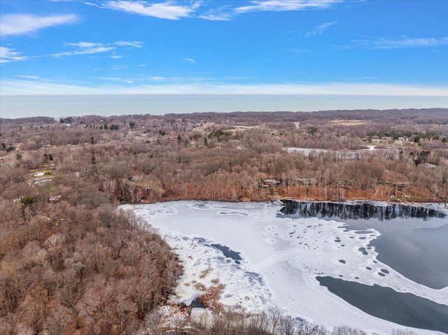 6211 Lakewood Pointe Drive, Coloma, MI 49038