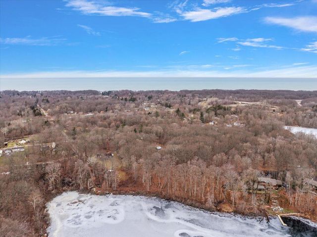 6211 Lakewood Pointe Drive, Coloma, MI 49038