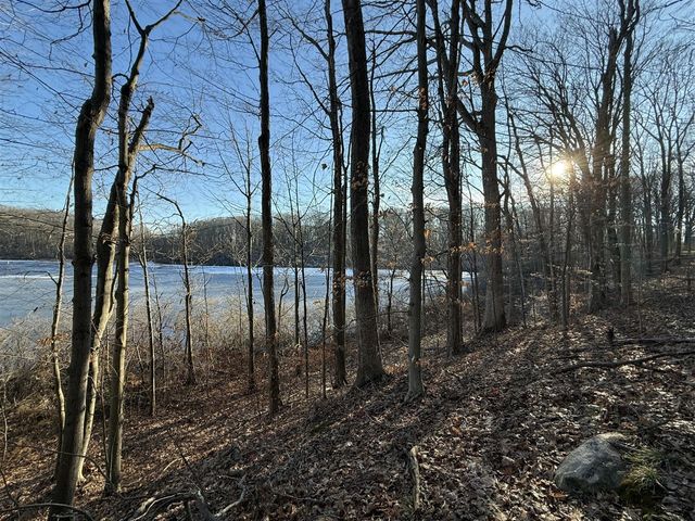 6211 Lakewood Pointe Drive, Coloma, MI 49038