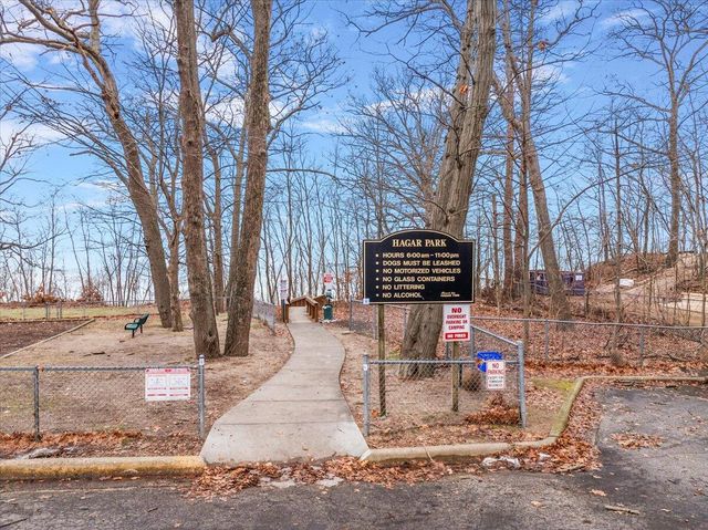 6211 Lakewood Pointe Drive, Coloma, MI 49038