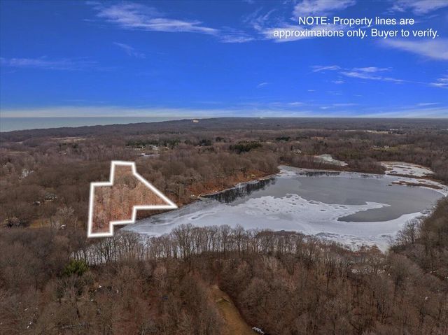 6211 Lakewood Pointe Drive, Coloma, MI 49038