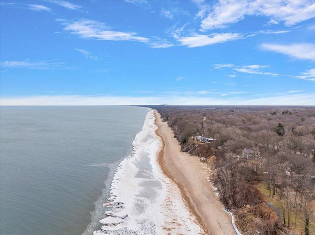 6211 Lakewood Pointe Drive, Coloma, MI 49038