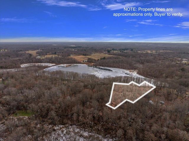 6211 Lakewood Pointe Drive, Coloma, MI 49038