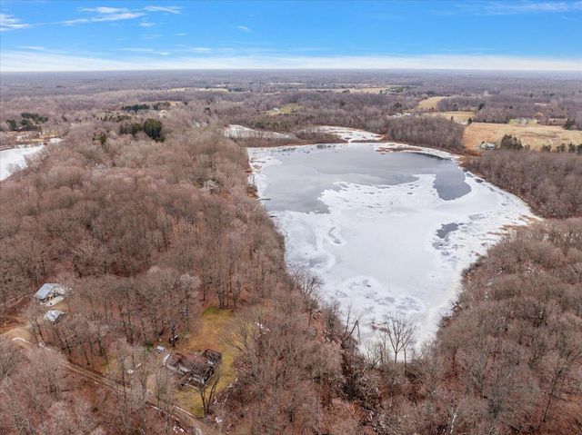 6211 Lakewood Pointe Drive, Coloma, MI 49038