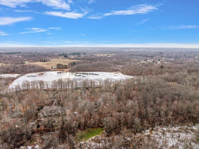 6211 Lakewood Pointe Drive, Coloma, MI 49038