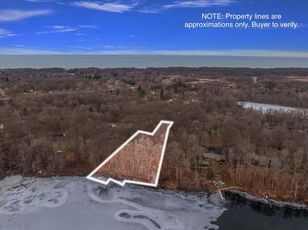 6211 Lakewood Pointe Drive, Coloma, MI 49038