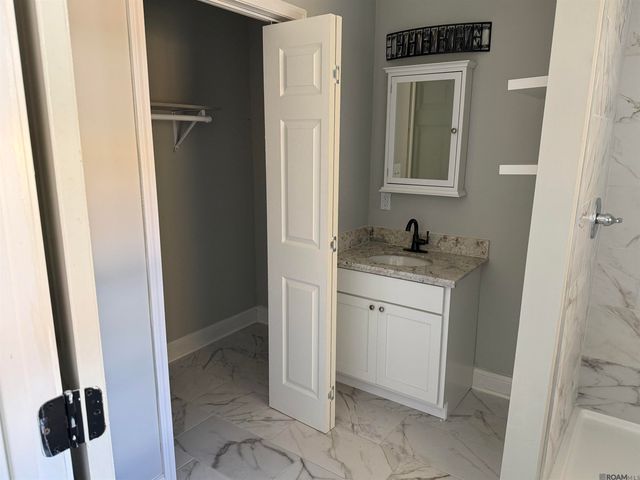 1321 N Woodcrest Ave, Denham Springs, LA 70726