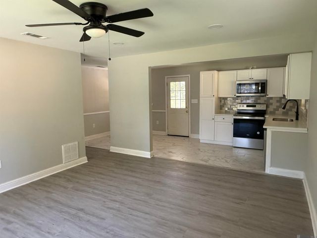 1321 N Woodcrest Ave, Denham Springs, LA 70726