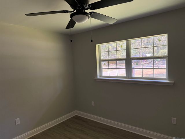 1321 N Woodcrest Ave, Denham Springs, LA 70726