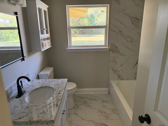 1321 N Woodcrest Ave, Denham Springs, LA 70726