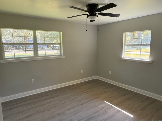 1321 N Woodcrest Ave, Denham Springs, LA 70726