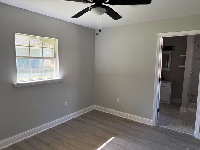 1321 N Woodcrest Ave, Denham Springs, LA 70726