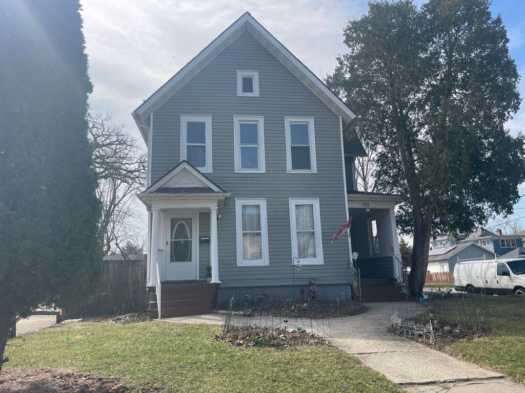 Image 1 of property listing at 133 Oak Street, Elgin, IL 60123