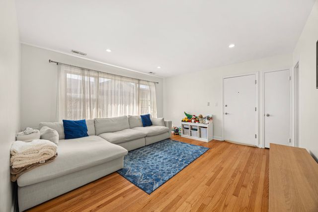 9030 Kenton Avenue, Skokie, IL 60076