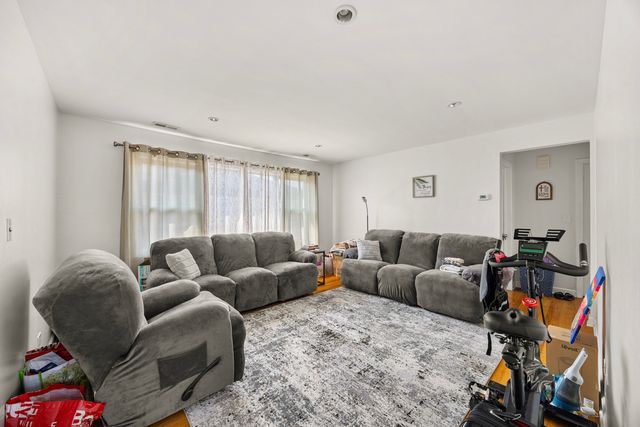 9030 Kenton Avenue, Skokie, IL 60076